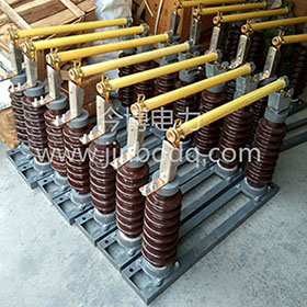 RW5-35/100A-200A戶外（wài）35KV跌（diē）落式熔斷器35-40.5KV陶瓷材質